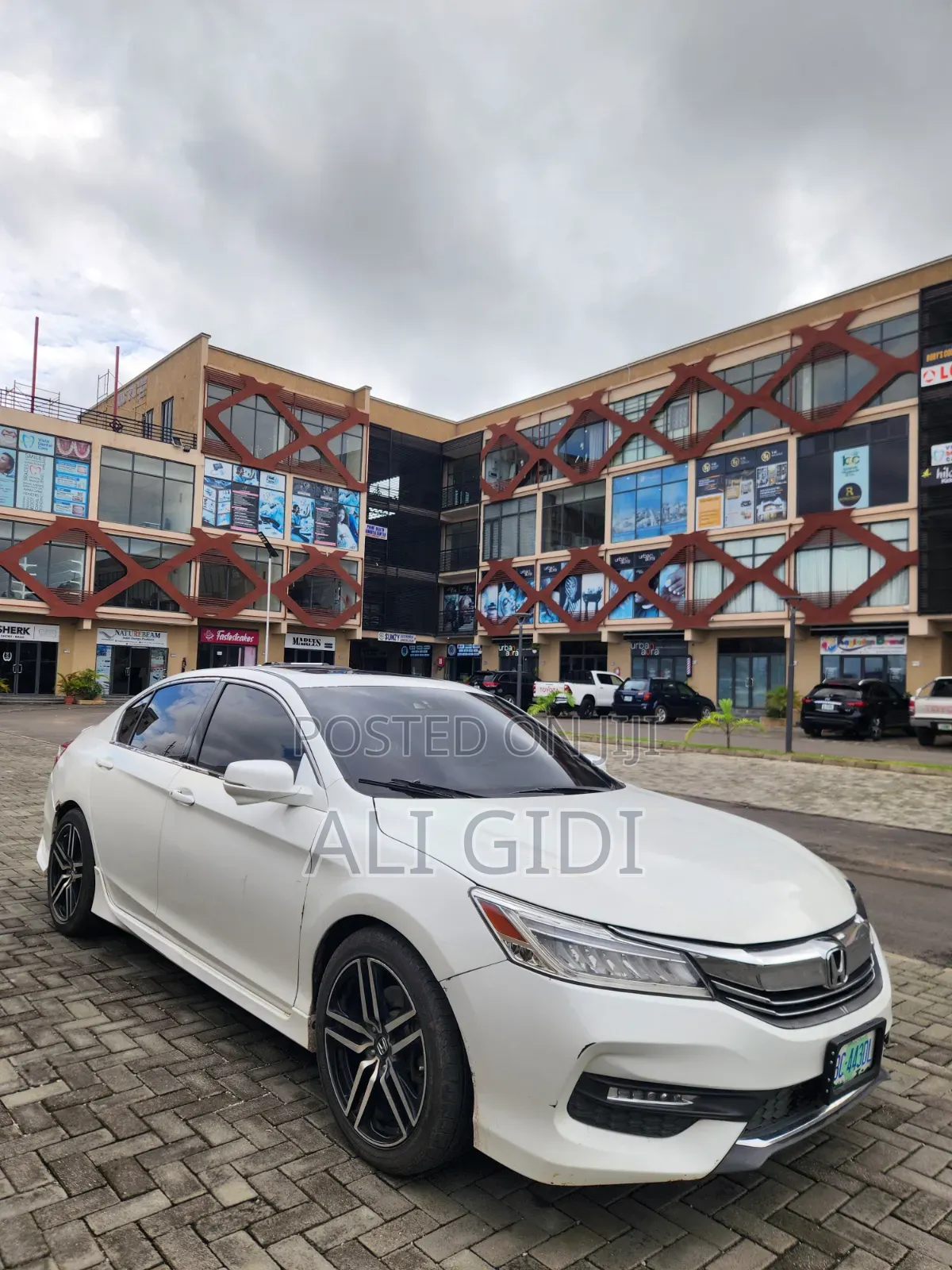 Honda Accord Touring 4dr Sedan FWD (3.5L 6cyl 6A) 2016 White