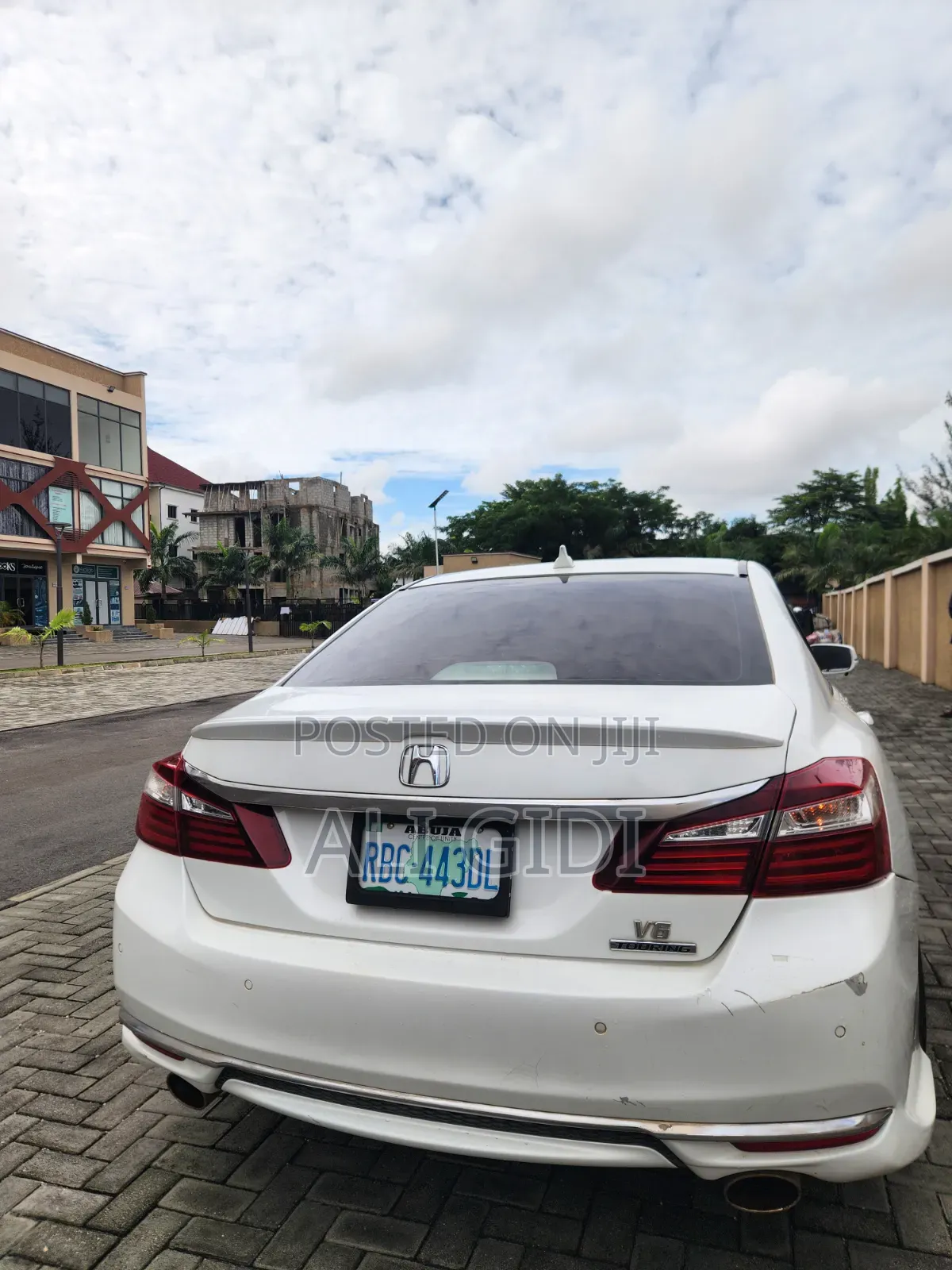 Honda Accord Touring 4dr Sedan FWD (3.5L 6cyl 6A) 2016 White