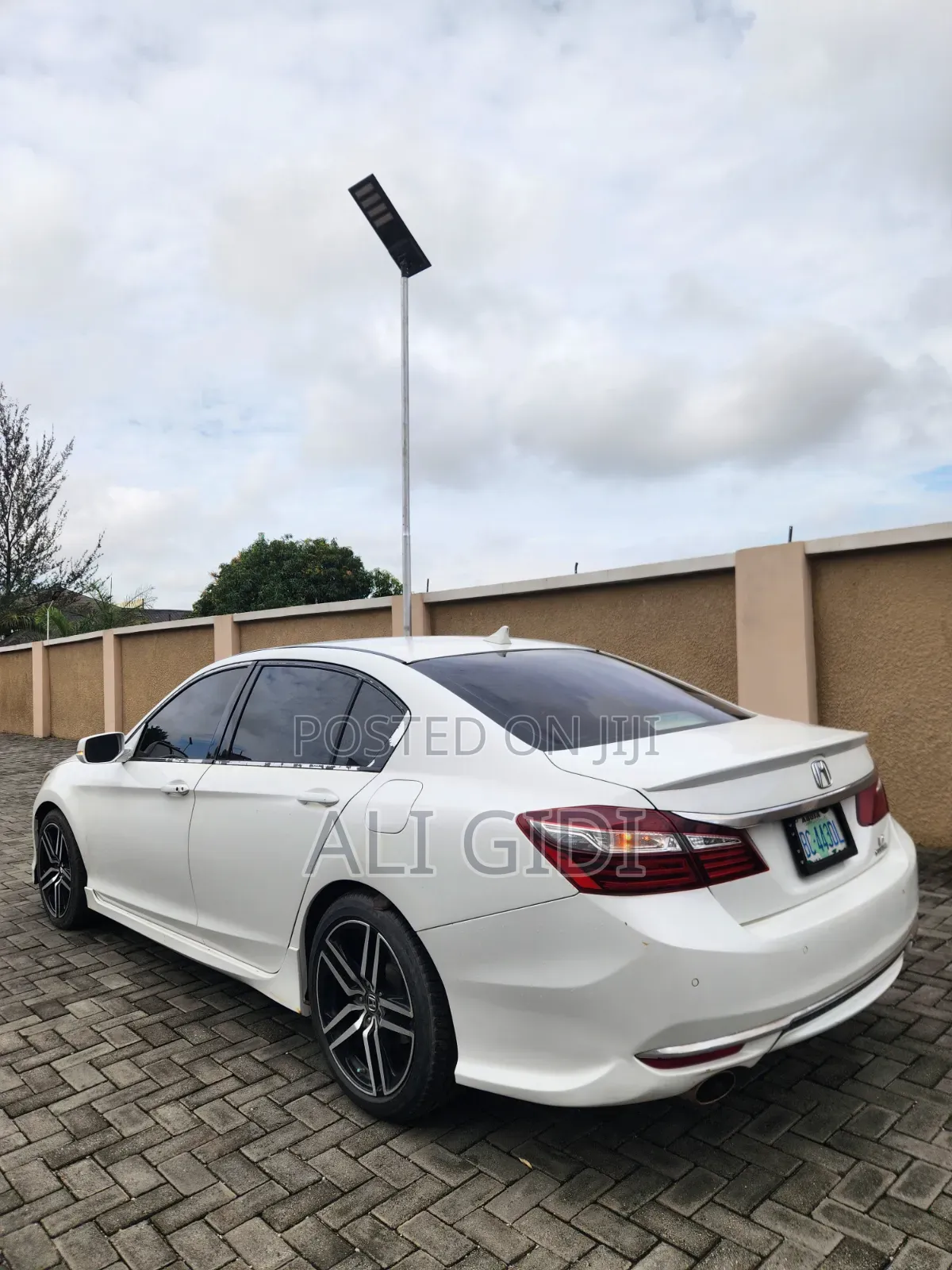 Honda Accord Touring 4dr Sedan FWD (3.5L 6cyl 6A) 2016 White