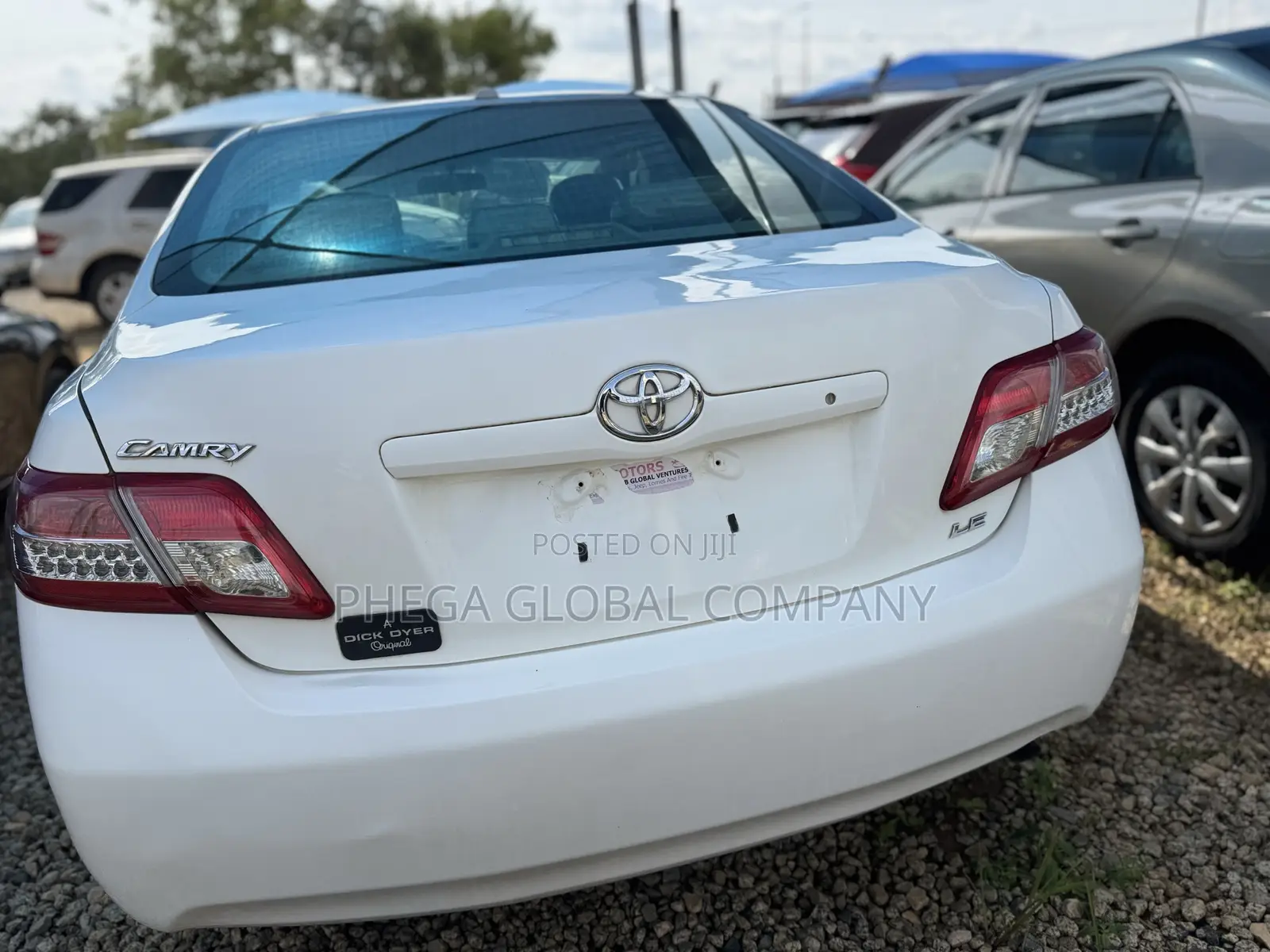 Toyota Camry LE 4dr Sedan (2.5L 4cyl 6A) 2011 White