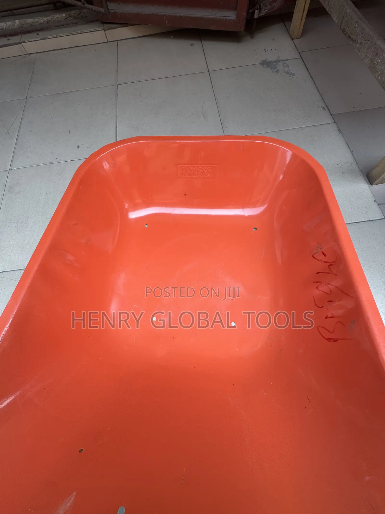 Heavy-Duty Wheelbarrow – Strong & Durable