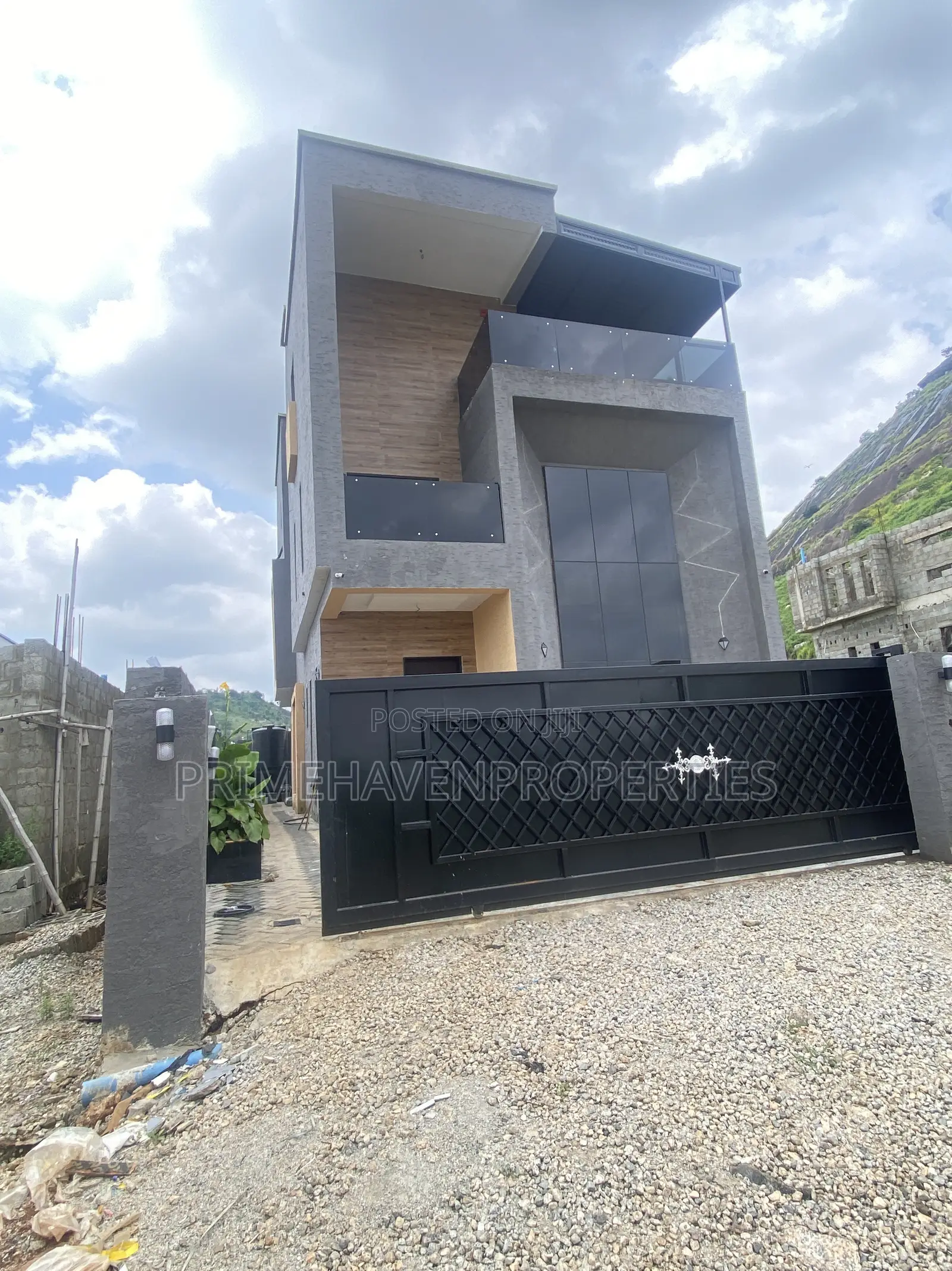 4bdrm Duplex in Kubwa for sale