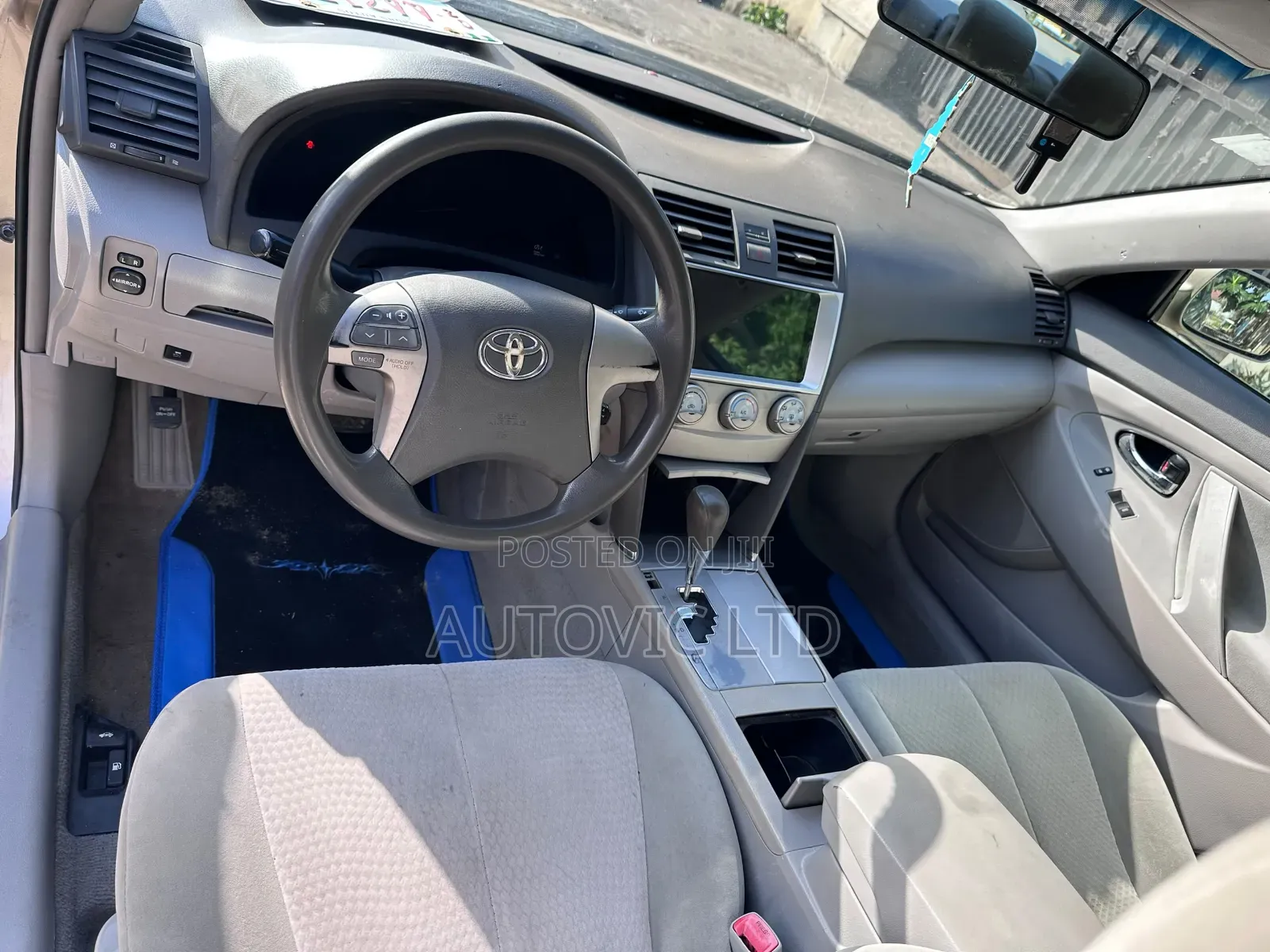 Toyota Camry LE 4dr Sedan (2.5L 4cyl 6AM) 2010 Gold