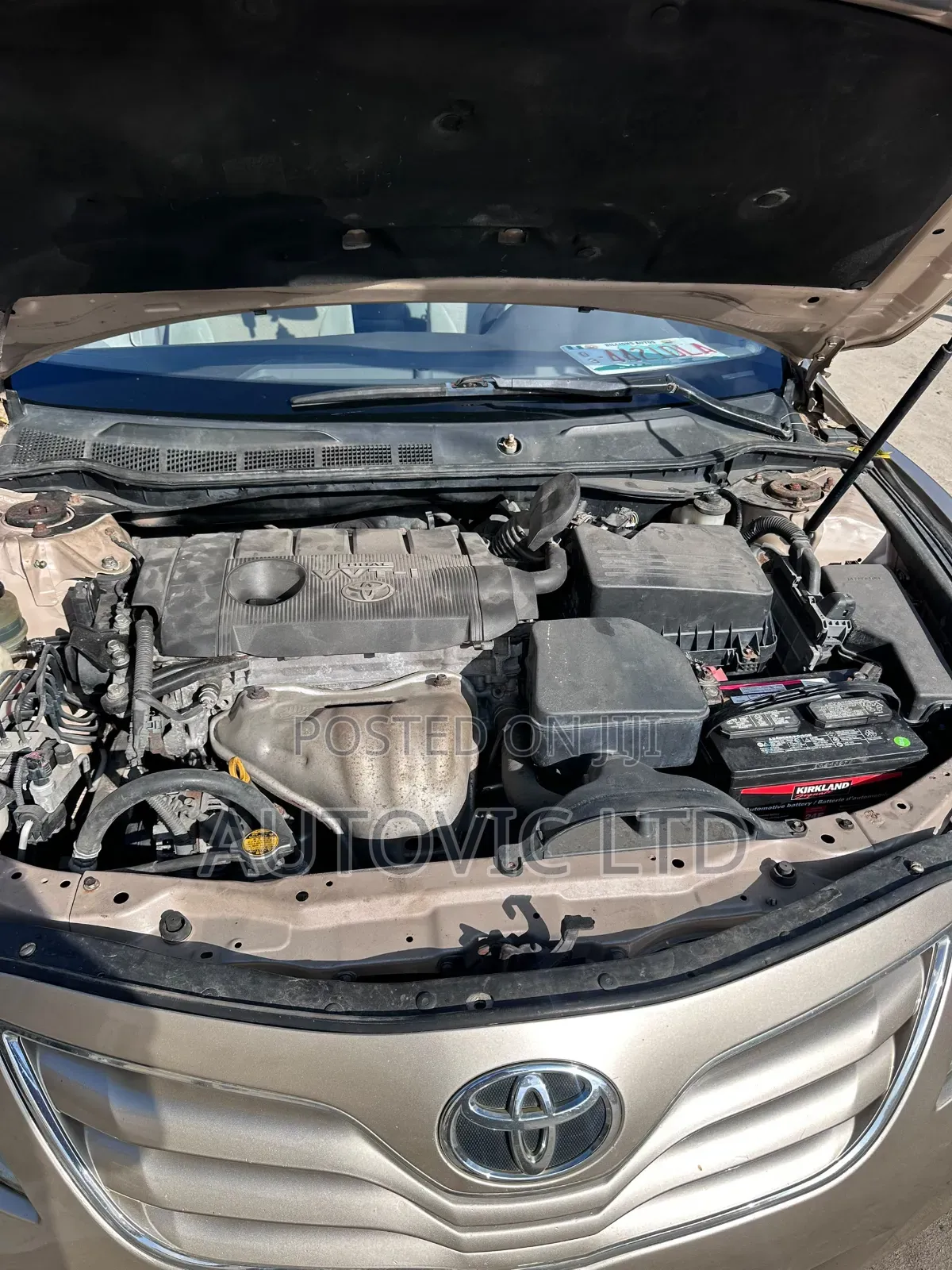 Toyota Camry LE 4dr Sedan (2.5L 4cyl 6AM) 2010 Gold