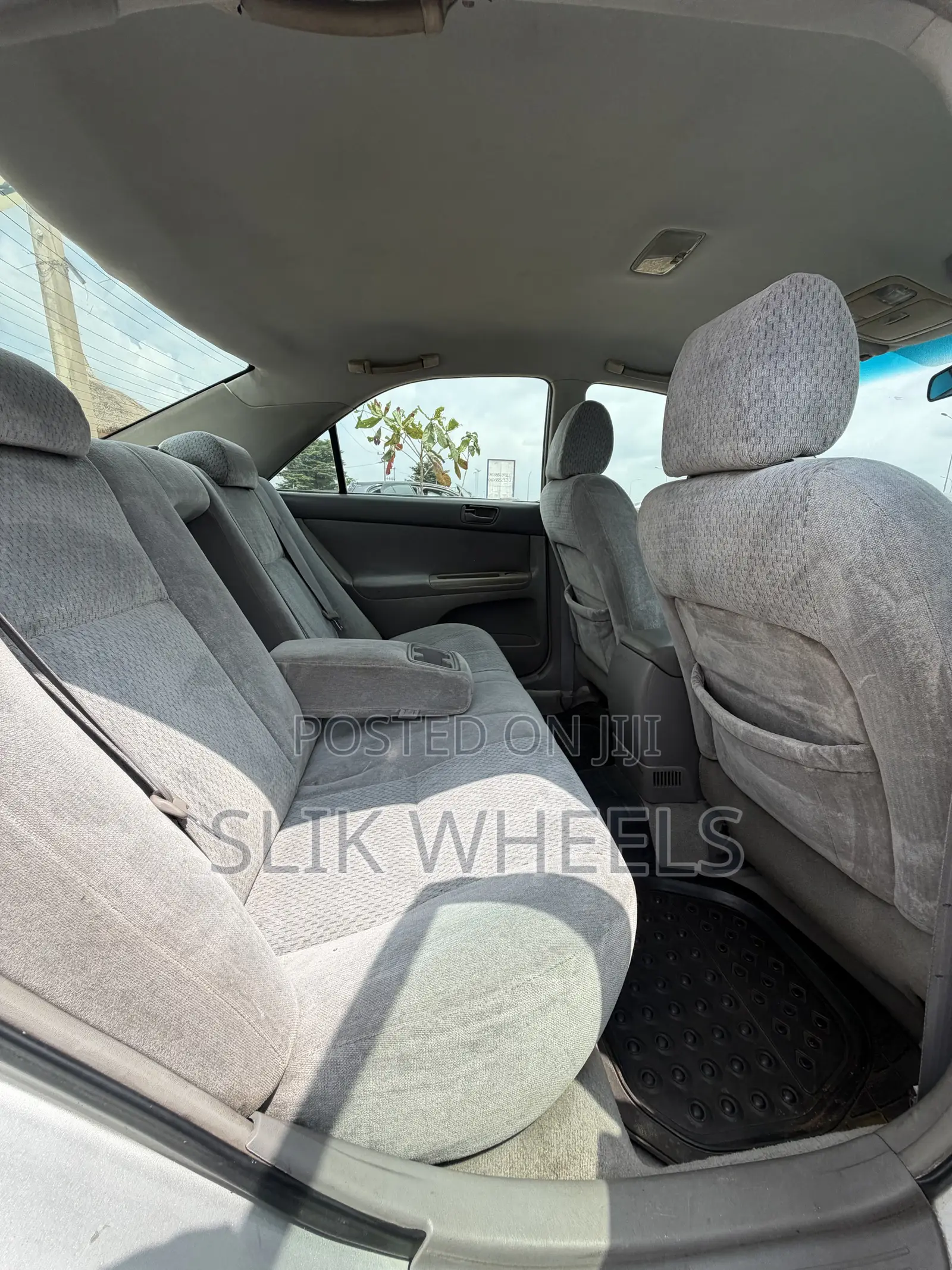 Toyota Camry LE 4dr Sedan (2.4L 4cyl 5A) 2005 Silver