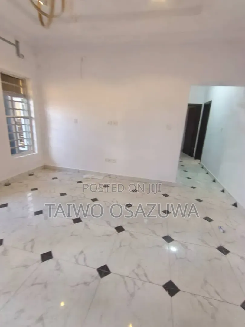Mini Flat in Badore Road for rent