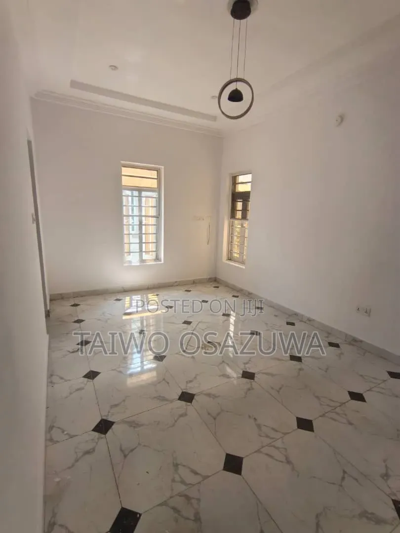 Mini Flat in Badore Road for rent