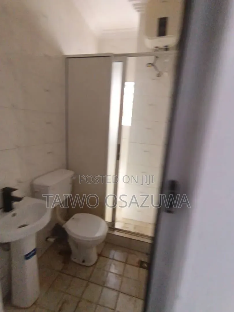 Mini Flat in Badore Road for rent