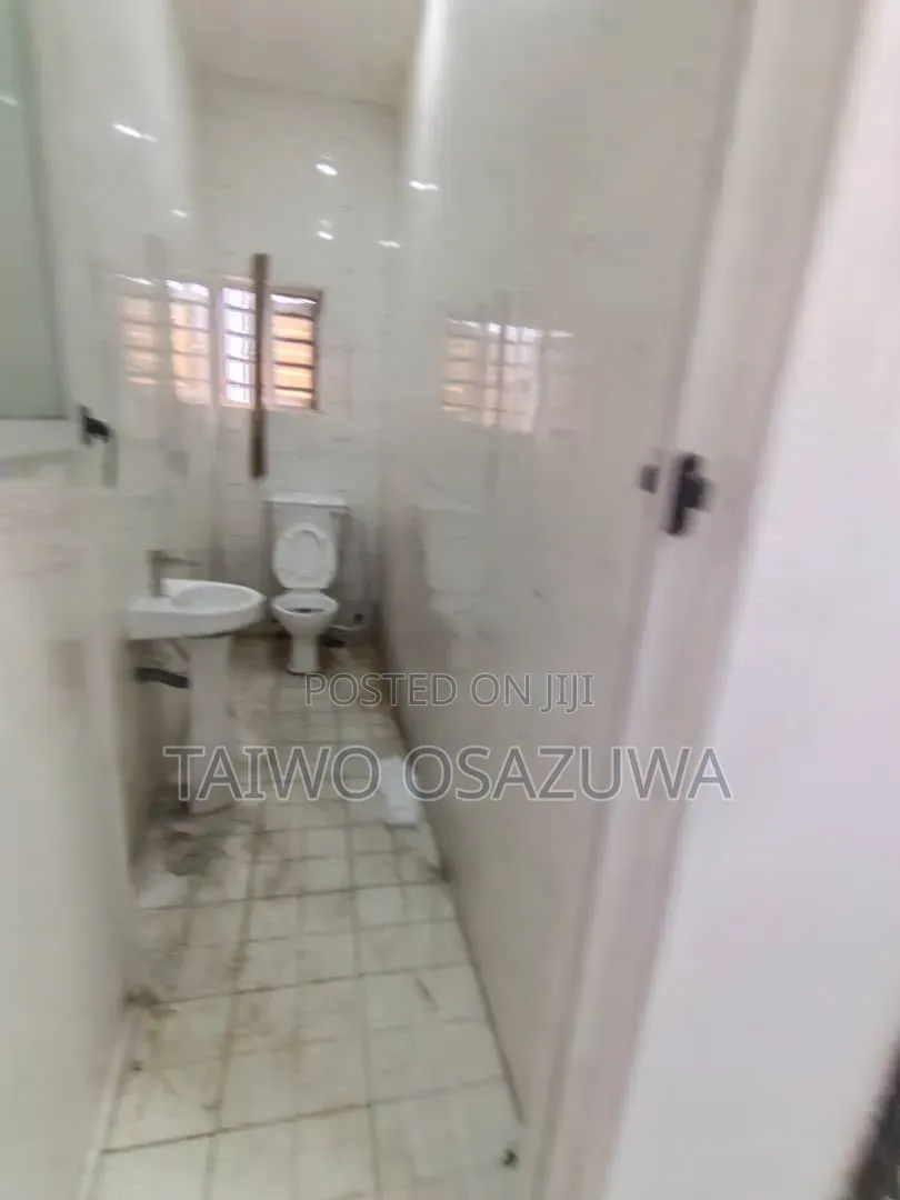 Mini Flat in Badore Road for rent