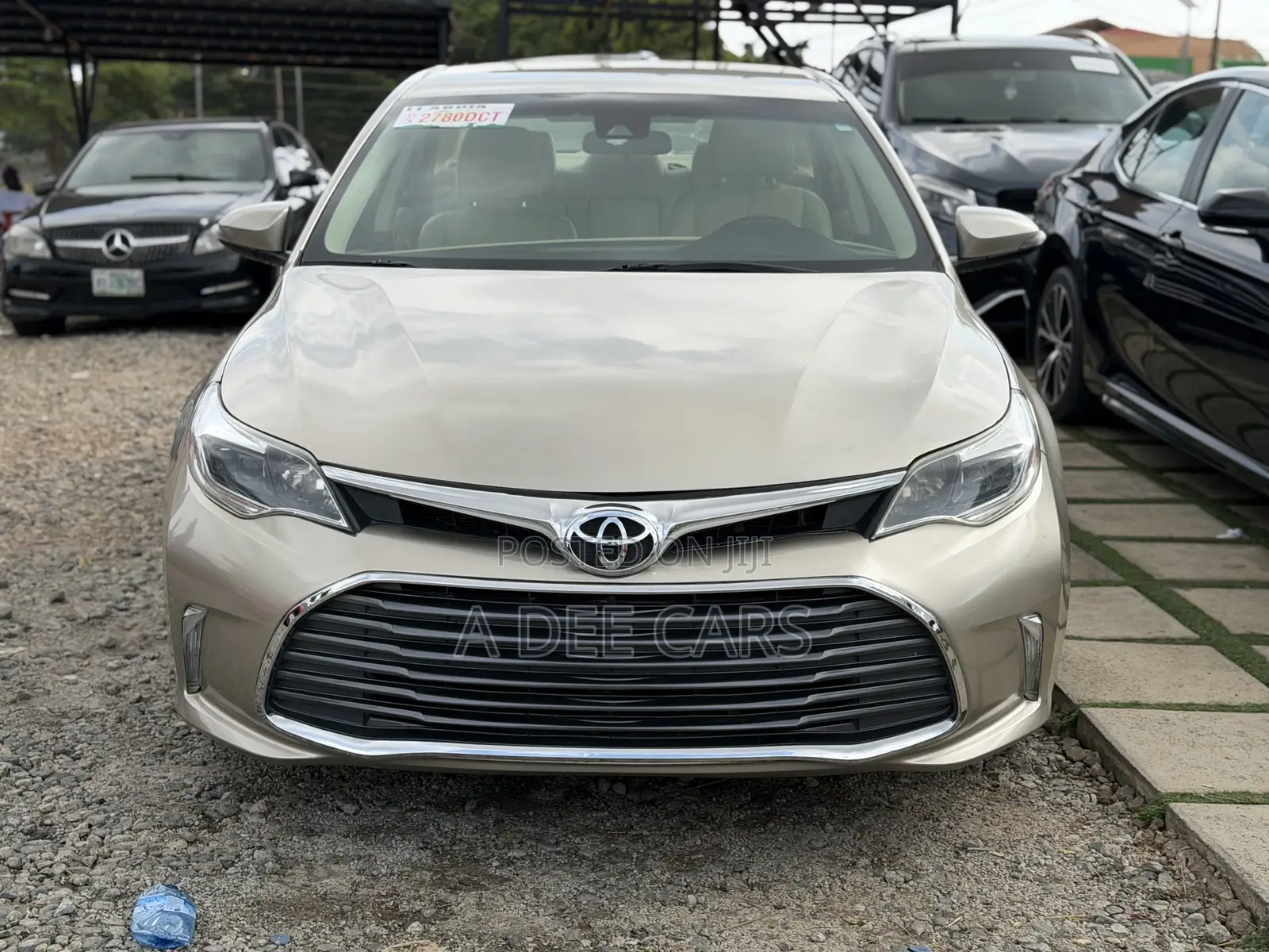 Toyota Avalon XLE Sedan FWD (3.5L 6cyl 6A) 2017 Gold
