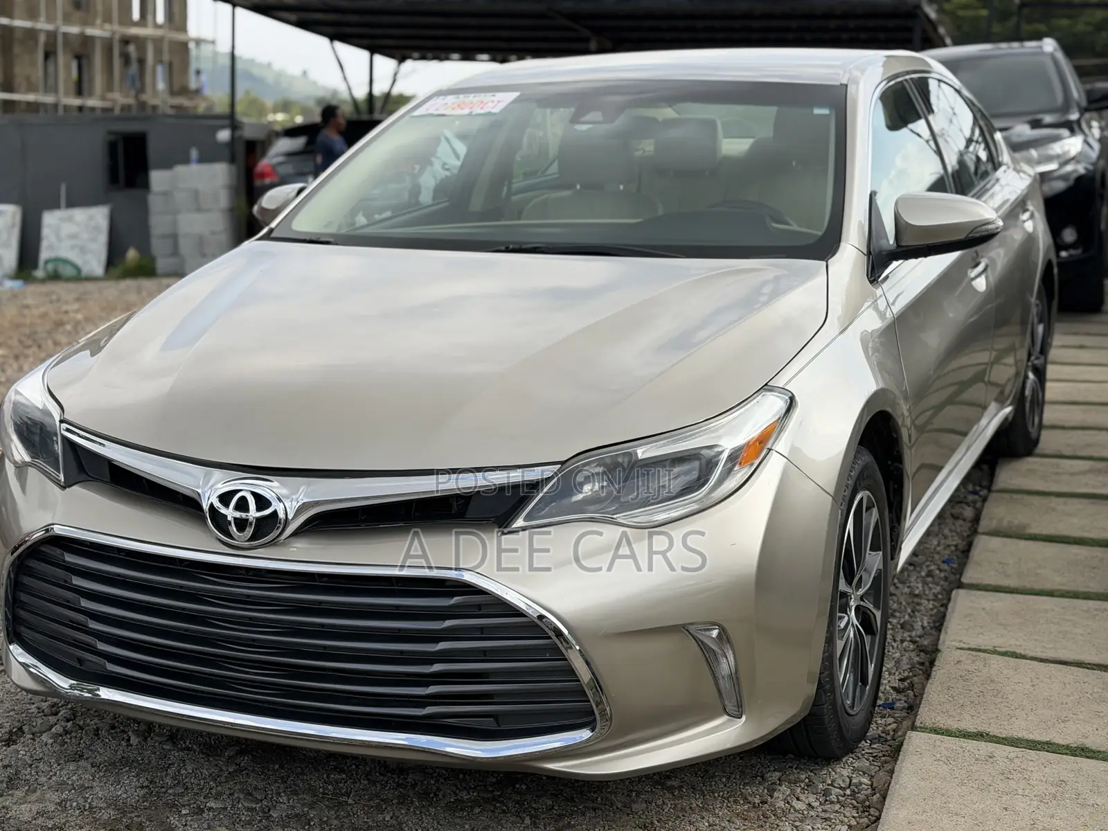 Toyota Avalon XLE Sedan FWD (3.5L 6cyl 6A) 2017 Gold