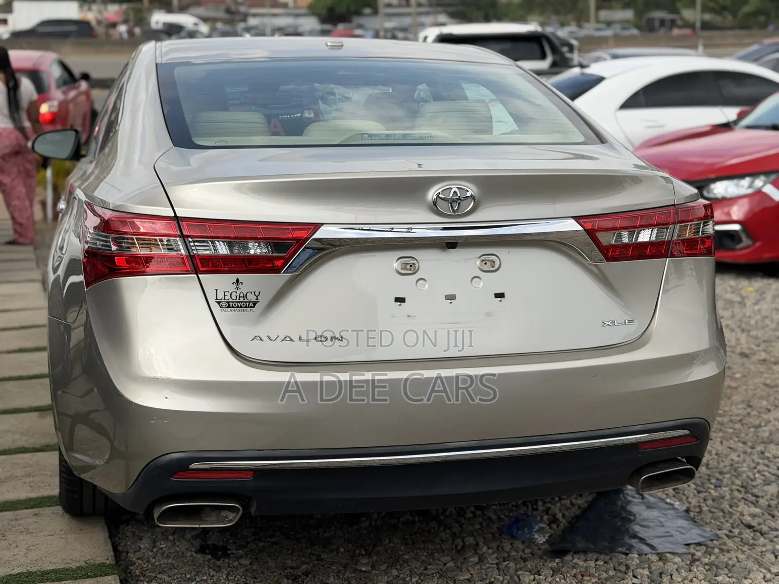 Toyota Avalon XLE Sedan FWD (3.5L 6cyl 6A) 2017 Gold
