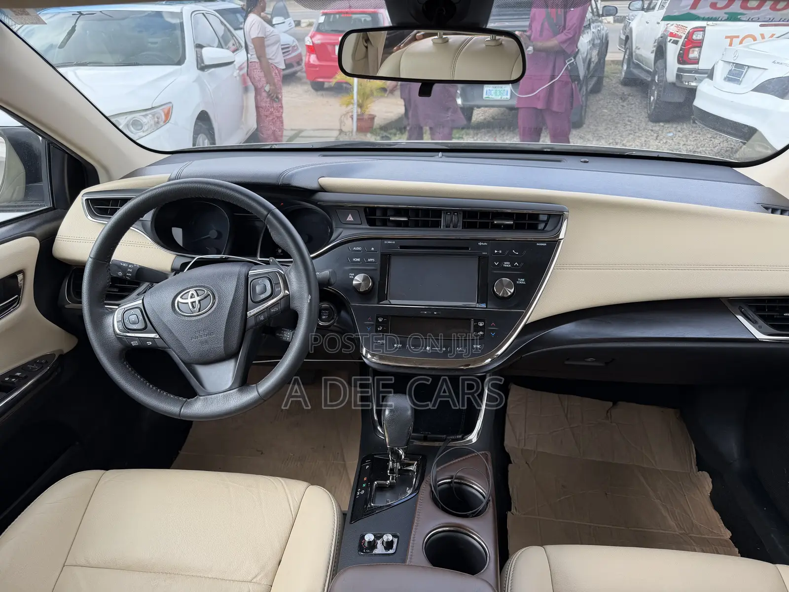 Toyota Avalon XLE Sedan FWD (3.5L 6cyl 6A) 2017 Gold