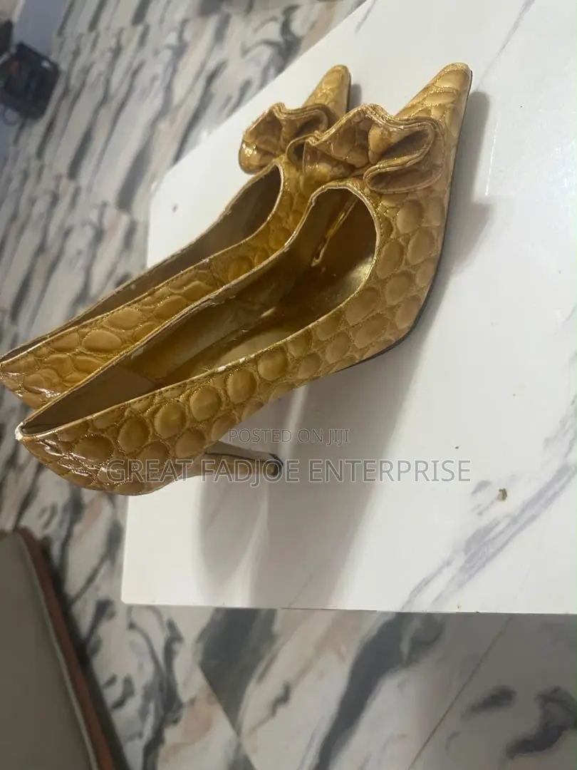 Luxury Gold Pointed-Toe Heels