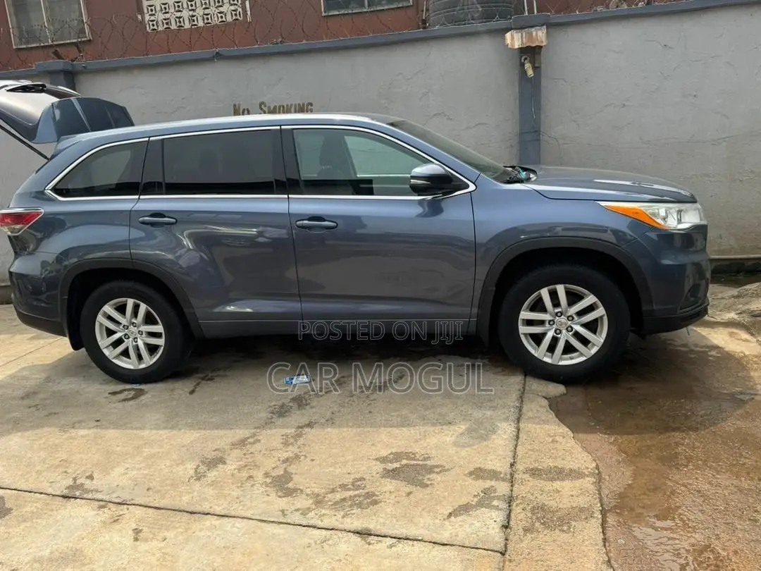 Toyota Highlander LE 4dr SUV (3.5L 6cyl 6A) 2014 Blue
