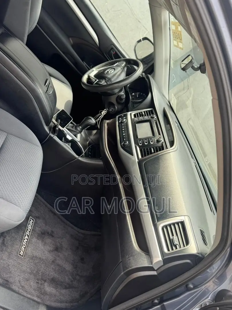 Toyota Highlander LE 4dr SUV (3.5L 6cyl 6A) 2014 Blue