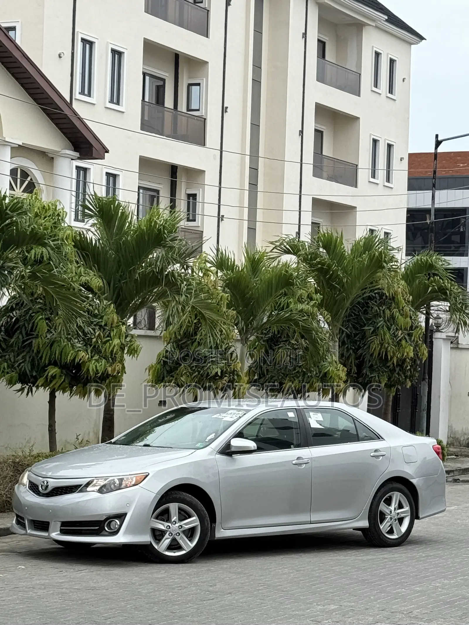 Toyota Camry SE 4dr Sedan (2.5L 4cyl 6A) 2012 Silver