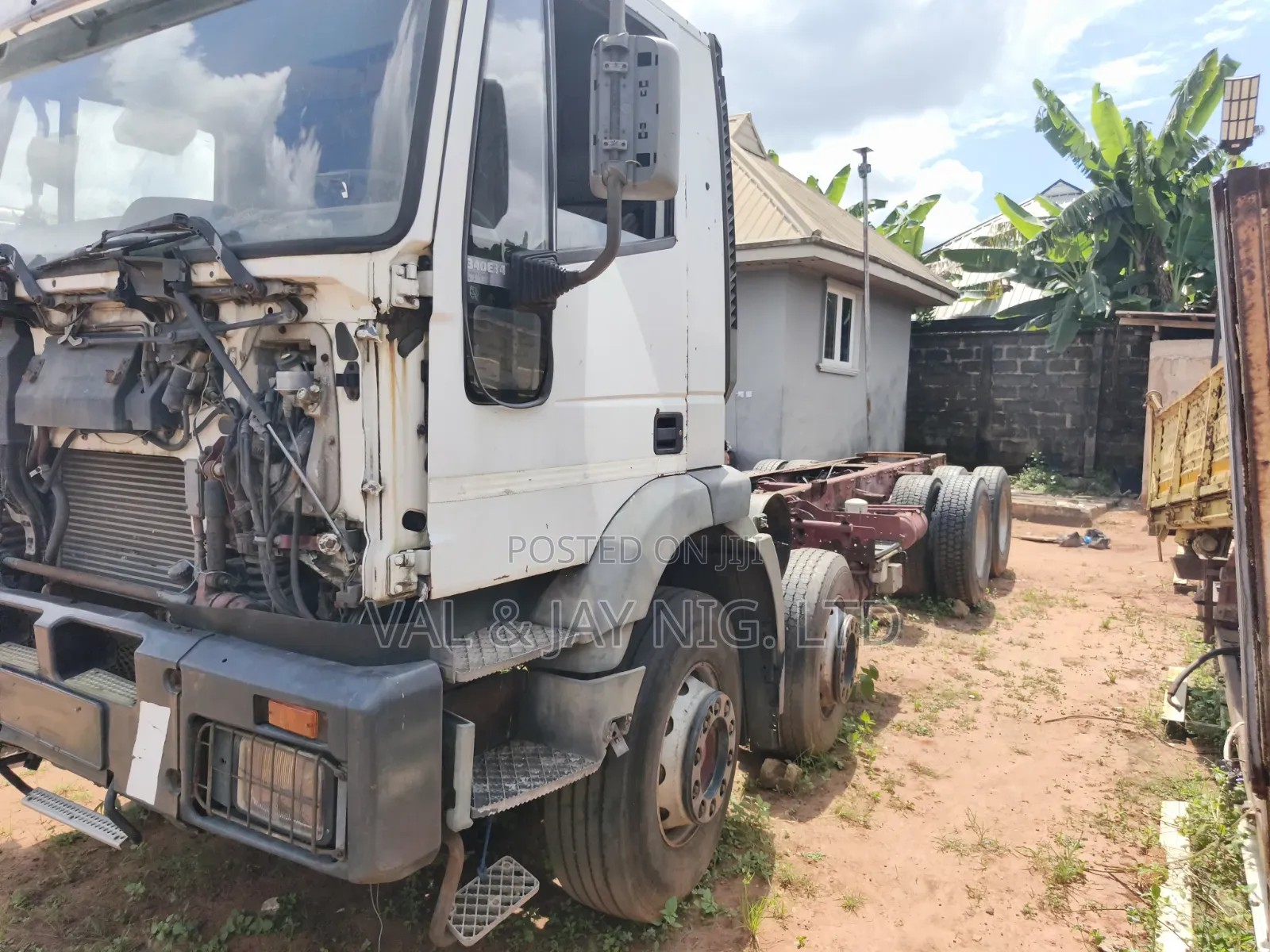 IVECO EURO TRAKKER 12 Tyres Cap & Chassis - New Arrival - Foreign Use