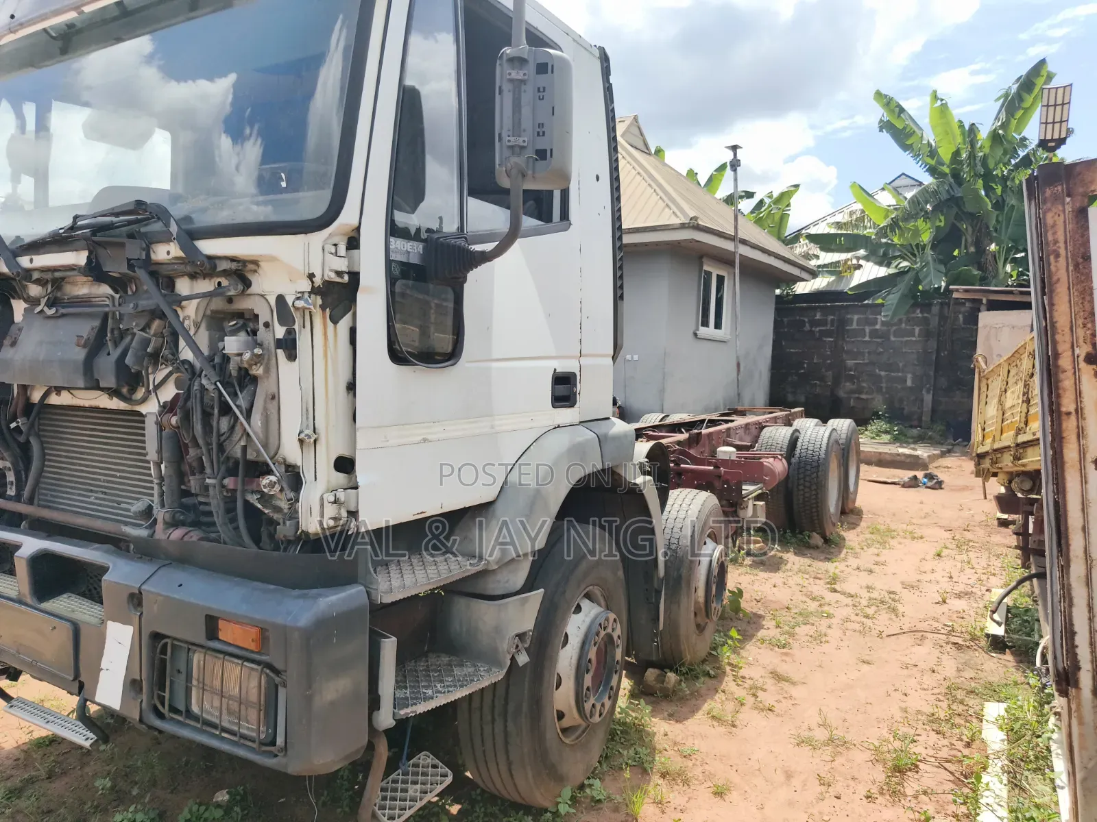 IVECO EURO TRAKKER 12 Tyres Cap & Chassis - New Arrival - Foreign Use