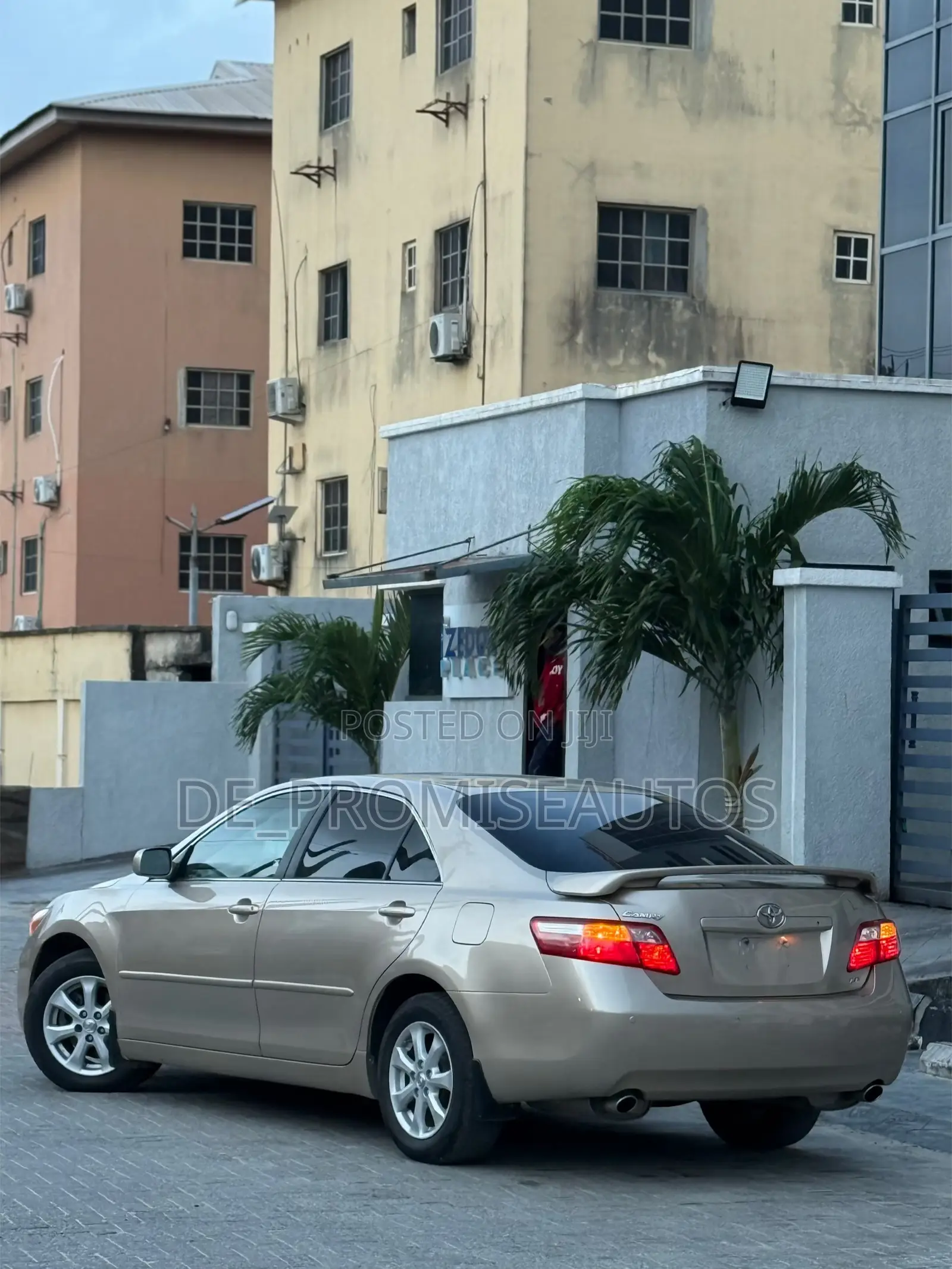 Toyota Camry LE V6 4dr Sedan (3.5L 6cyl 6AM) 2007 Gold