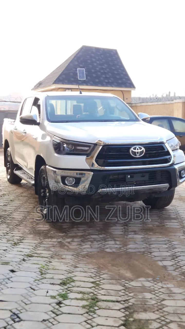 Toyota Hilux 2019 White