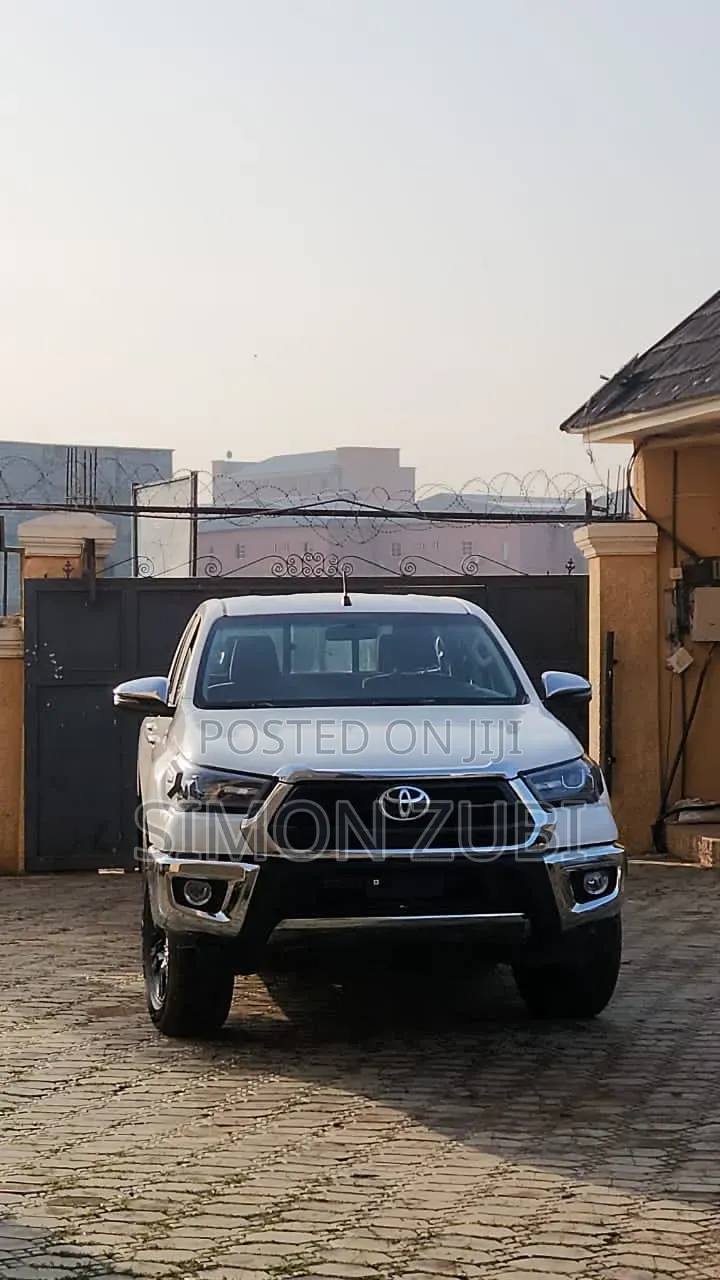 Toyota Hilux 2019 White