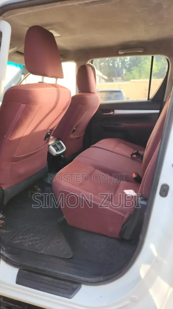 Toyota Hilux 2019 White