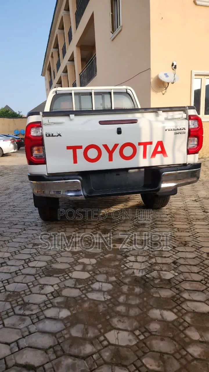 Toyota Hilux 2019 White