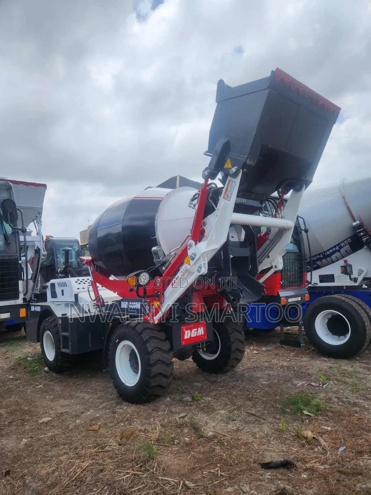 Mobile Self Load Concrete Mixer 4cubic With Tinted Glass
