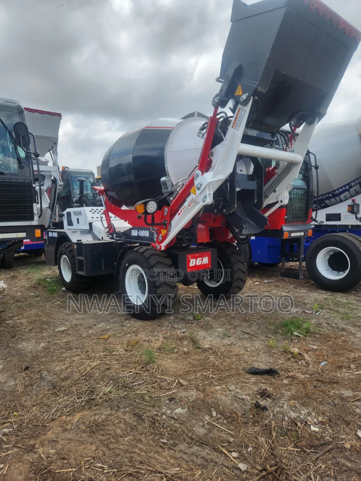 Mobile Self Load Concrete Mixer 4cubic With Tinted Glass