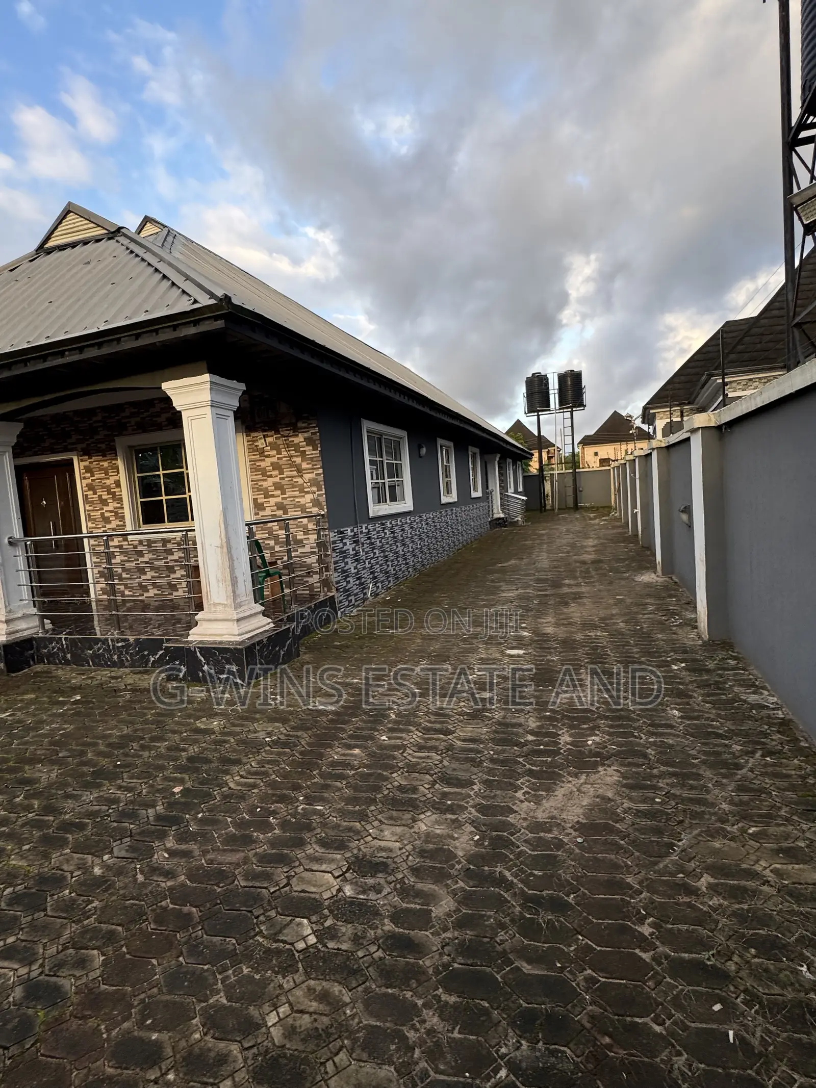3bdrm Block of Flats in Aruogba Off Airport, Benin City for sale