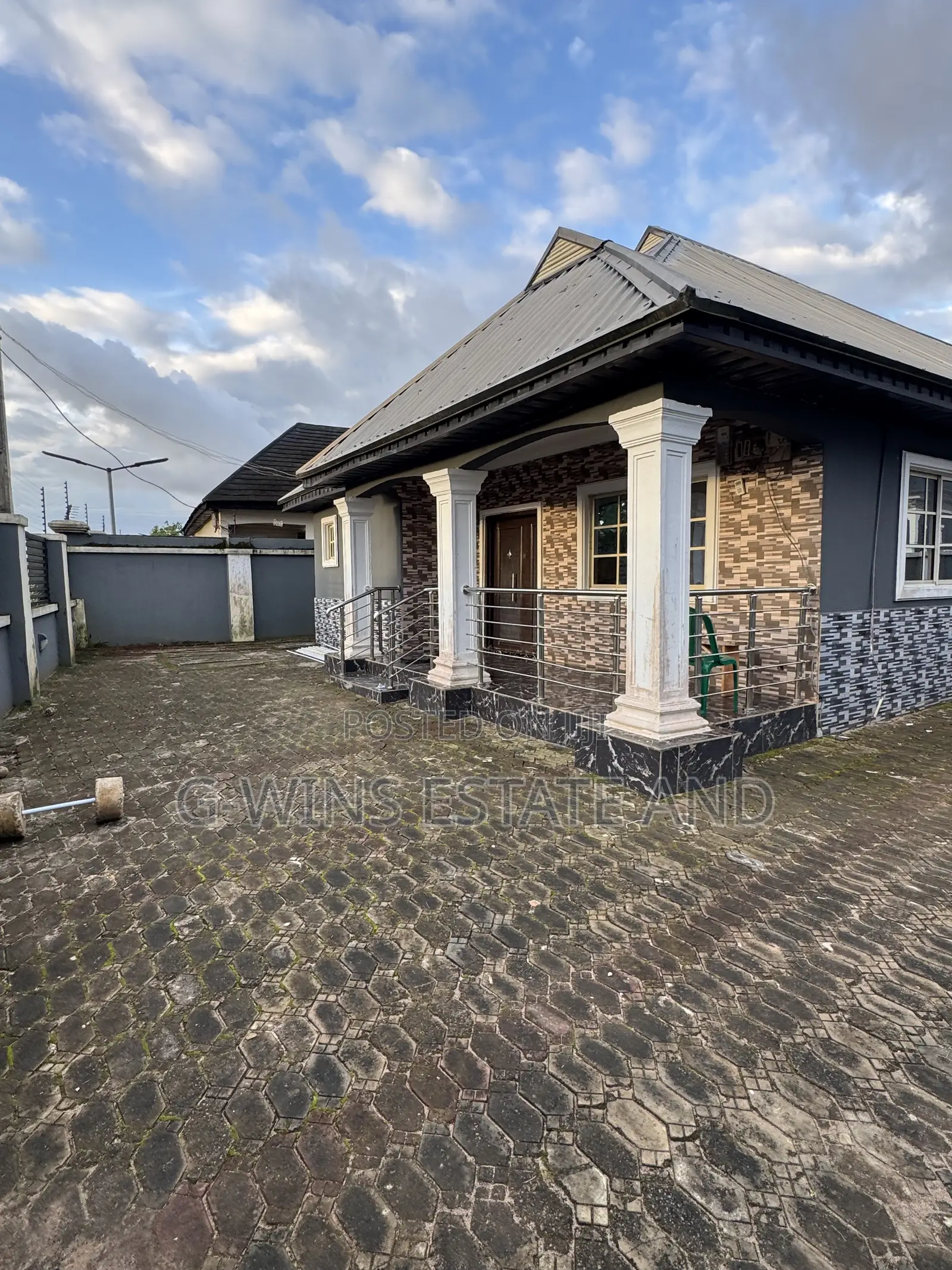 3bdrm Block of Flats in Aruogba Off Airport, Benin City for sale