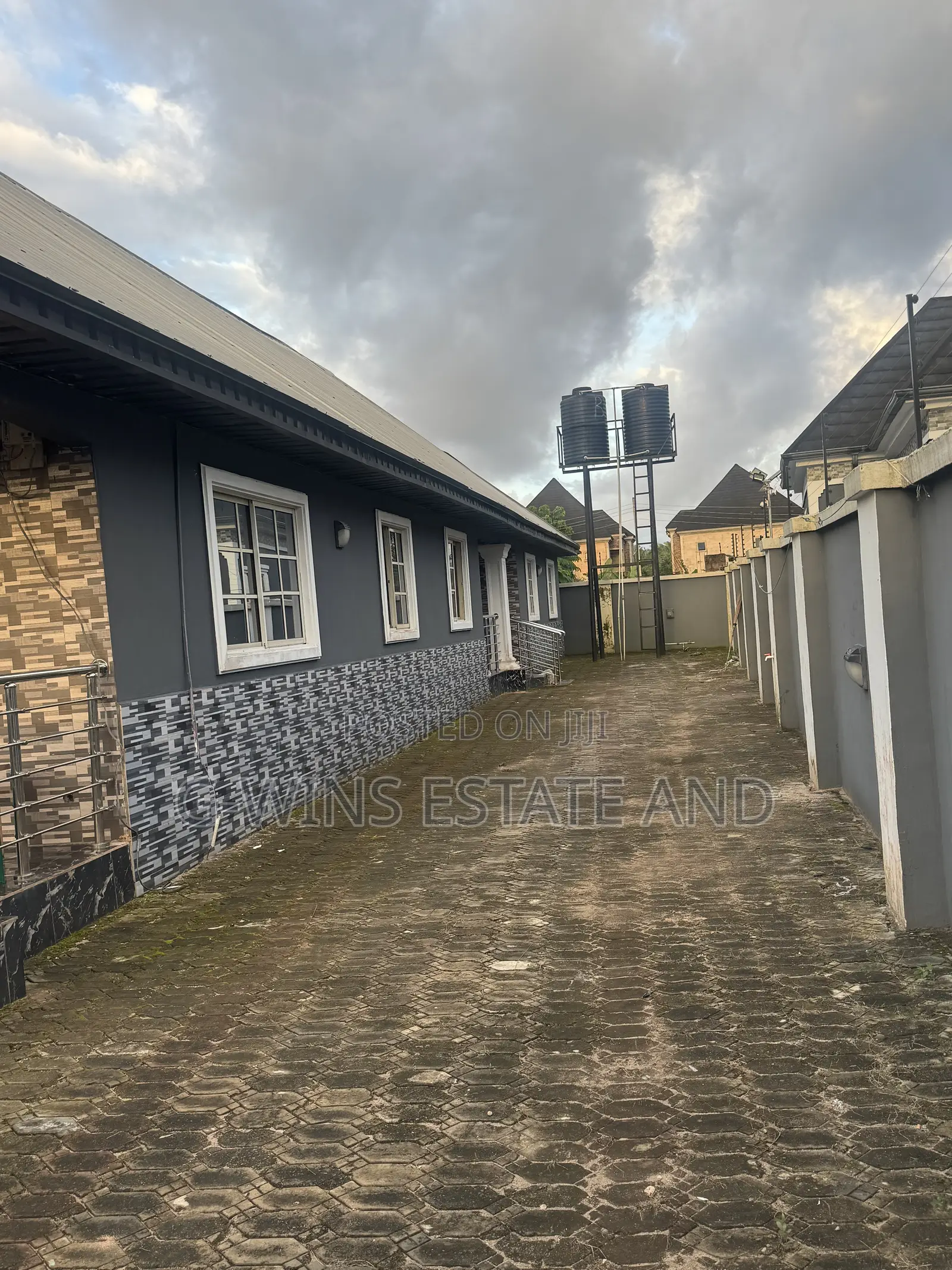 3bdrm Block of Flats in Aruogba Off Airport, Benin City for sale