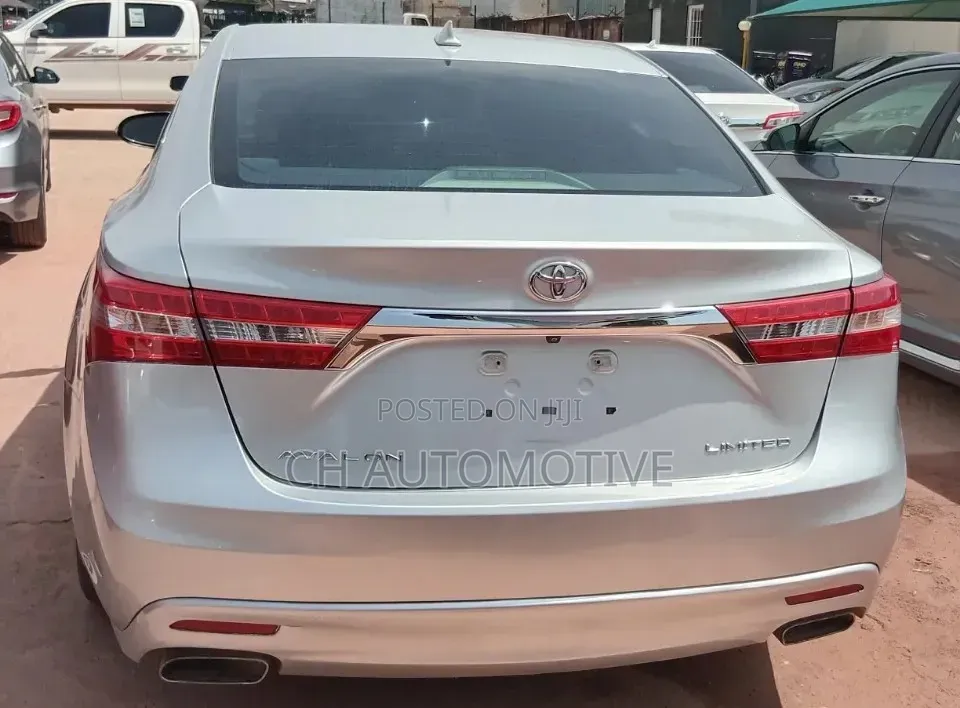 Toyota Avalon Limited 4dr Sedan (3.5L 6cyl 6A) 2014 Silver