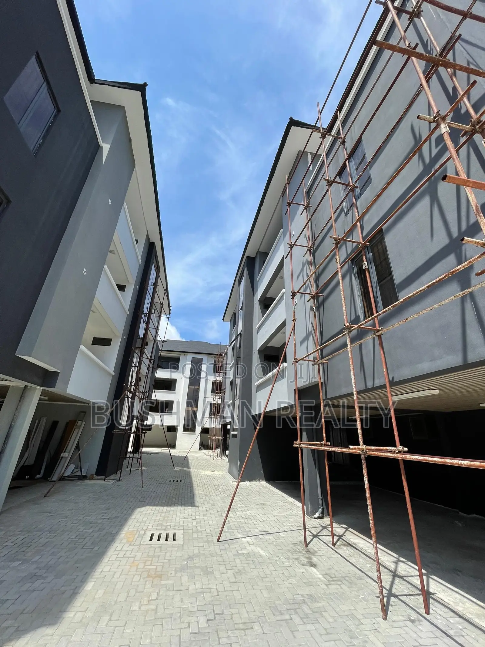 2bdrm Apartment in Lekki Phase 1 for rent