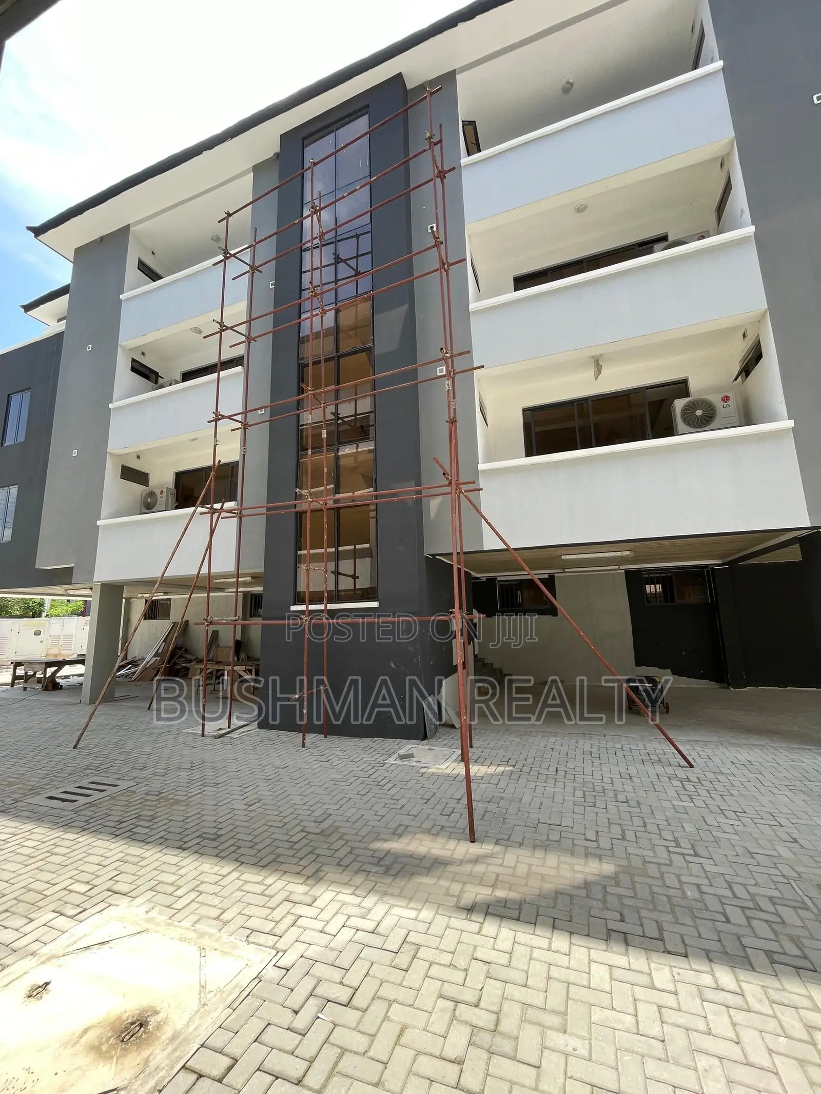 2bdrm Apartment in Lekki Phase 1 for rent