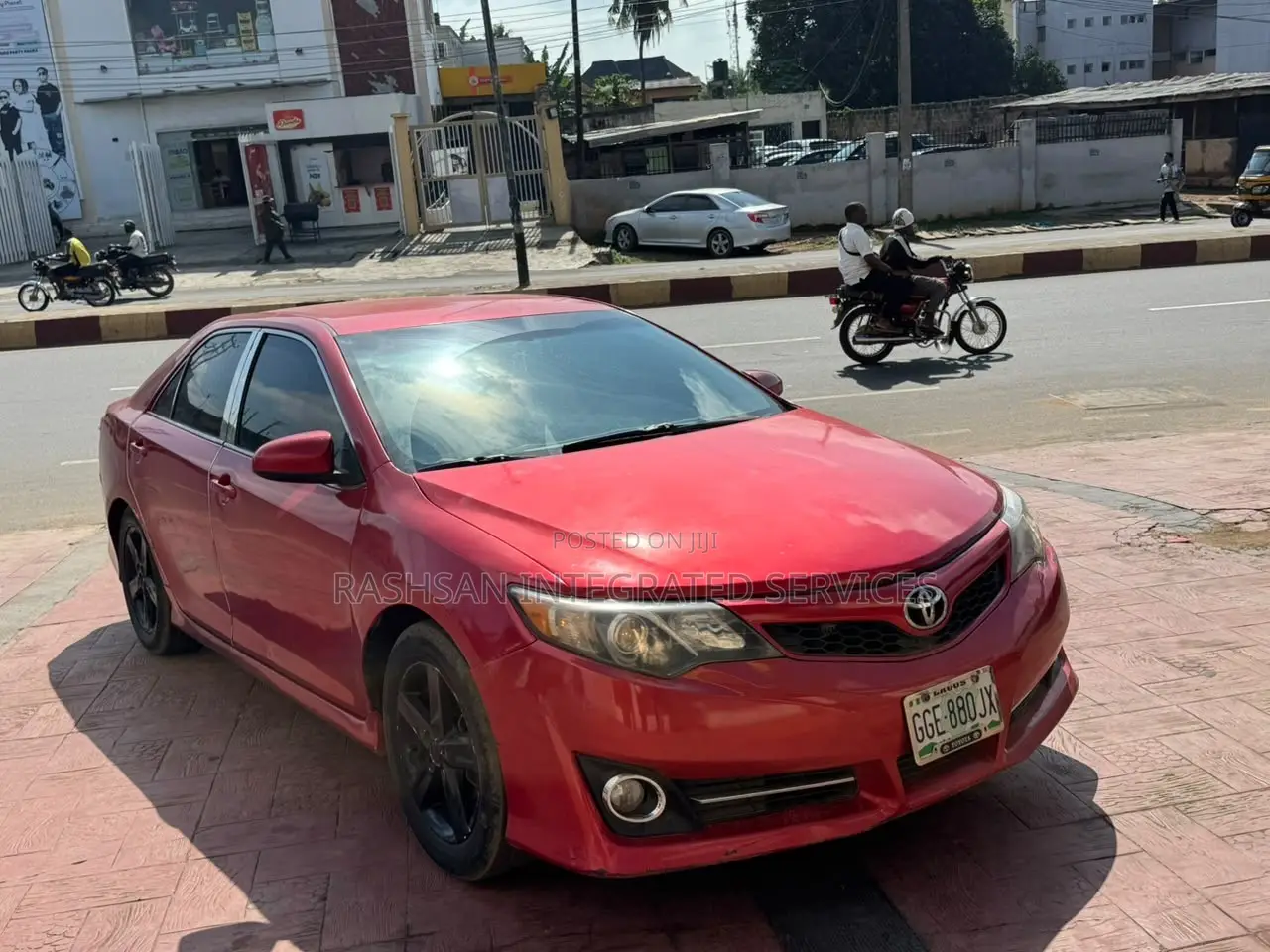 Toyota Camry SE 4dr Sedan (2.5L 4cyl 6A) 2014 Red