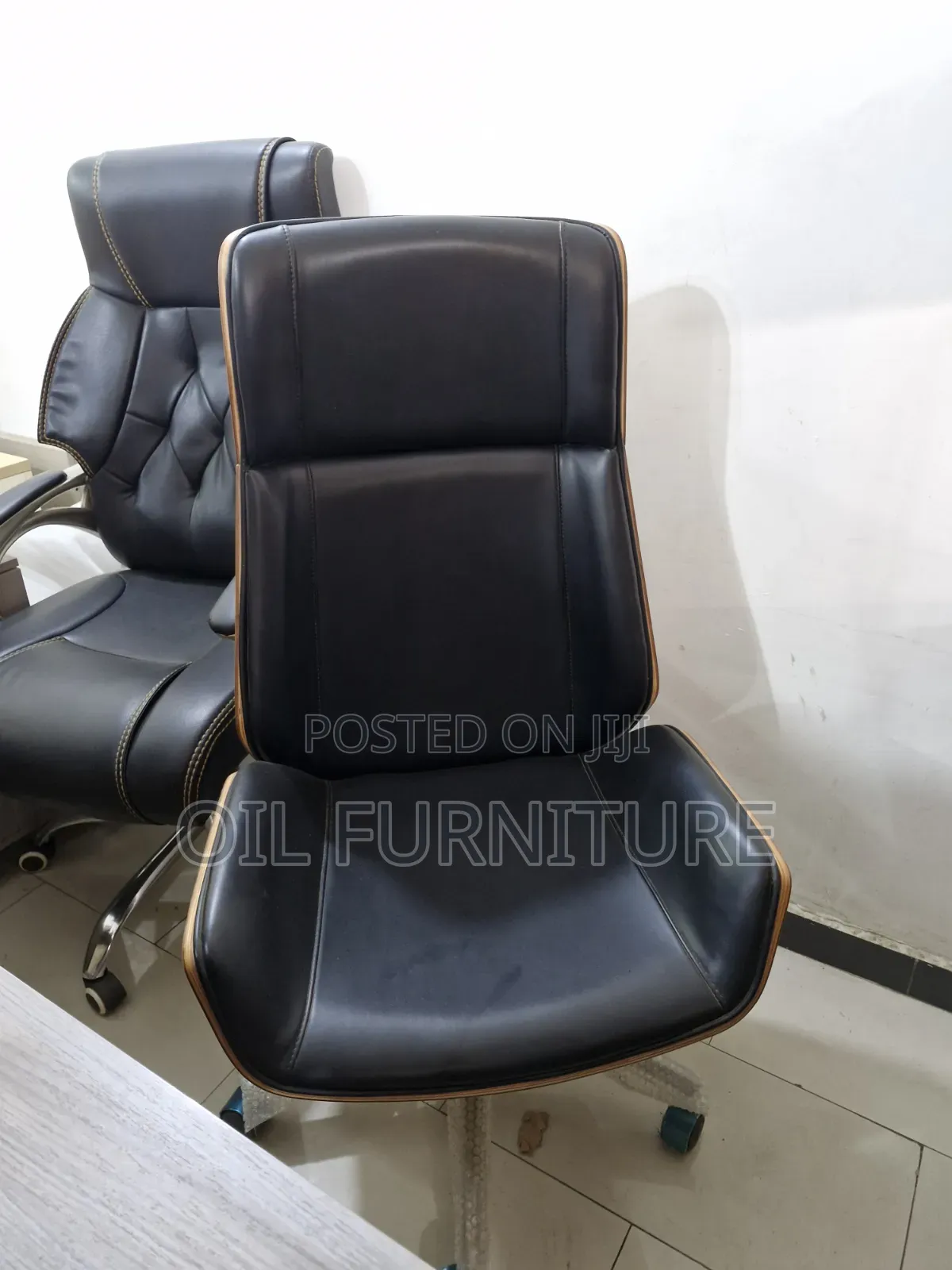 ​Luxury Executive Office Chair, High Back Swivel Ergonomic Chair