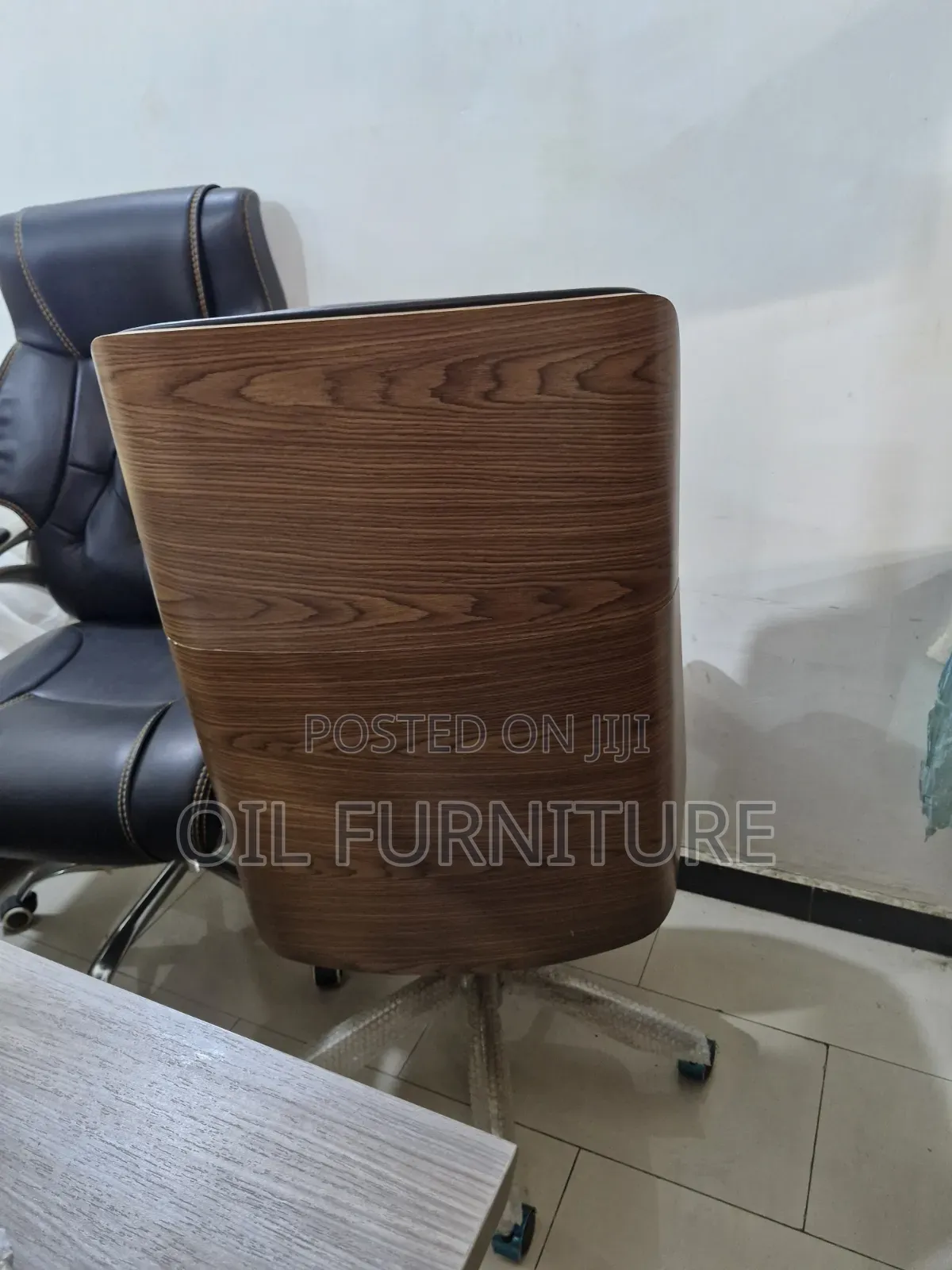​Luxury Executive Office Chair, High Back Swivel Ergonomic Chair
