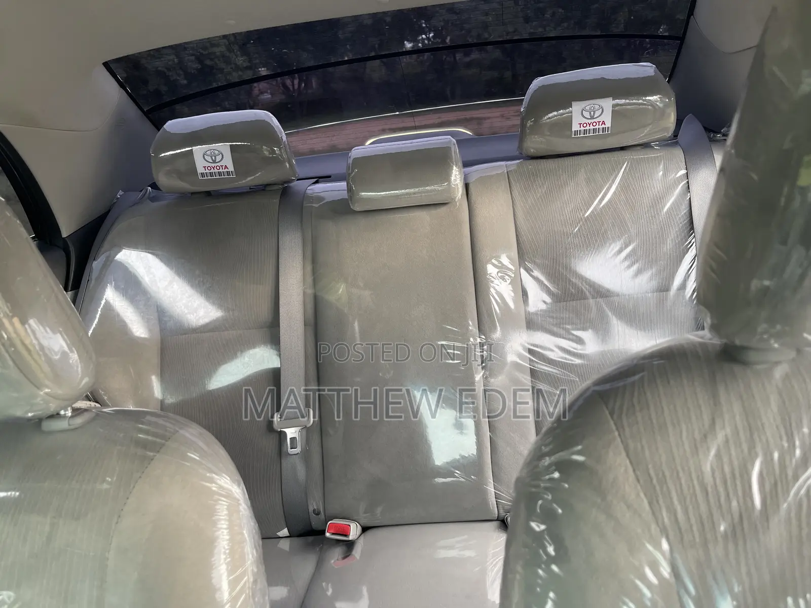 Toyota Corolla L 4dr Sedan (1.8L 4cyl 5M) 2012 Gray