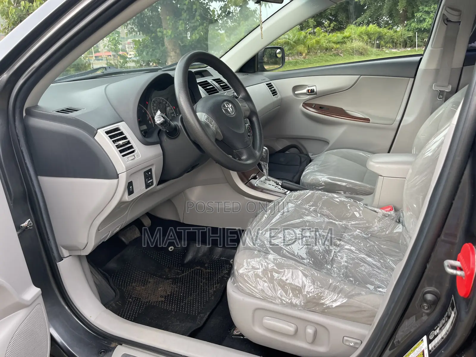 Toyota Corolla L 4dr Sedan (1.8L 4cyl 5M) 2012 Gray