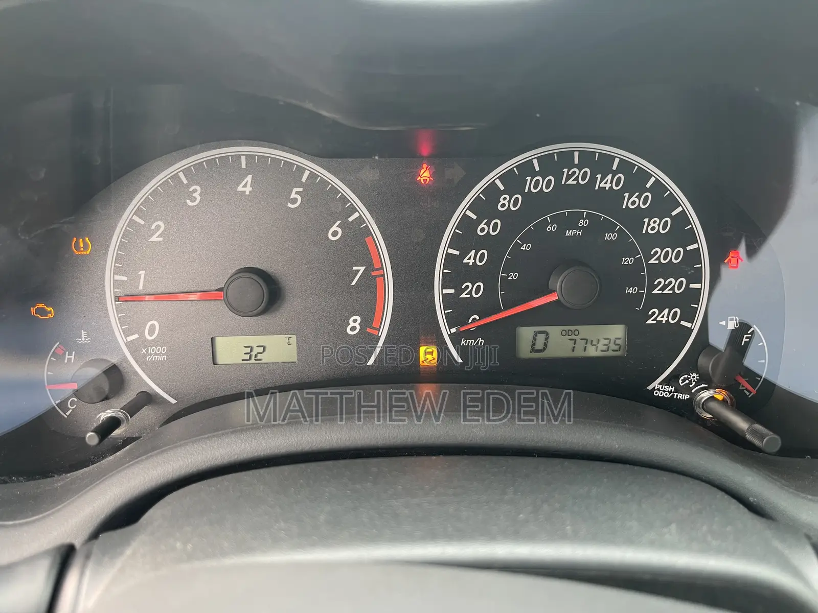 Toyota Corolla L 4dr Sedan (1.8L 4cyl 5M) 2012 Gray