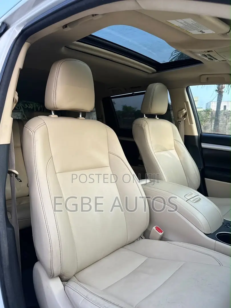 Toyota Highlander XLE 4x4 V6 (3.5L 6cyl 8A) 2017 White