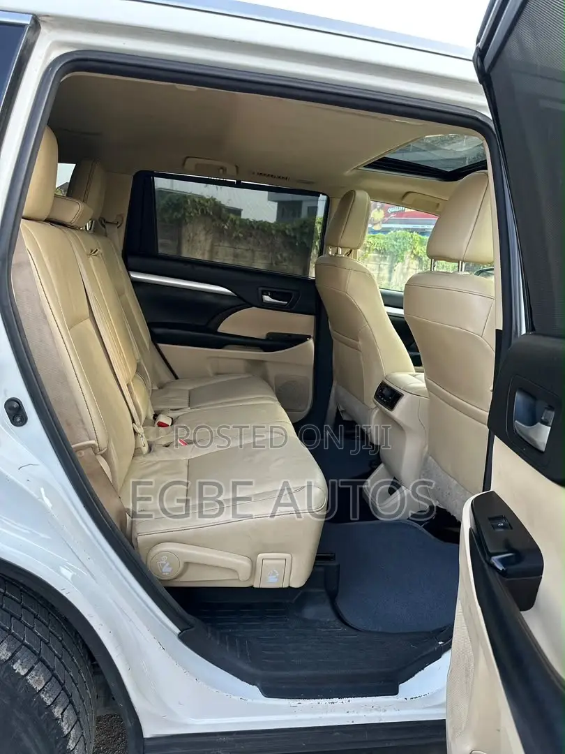 Toyota Highlander XLE 4x4 V6 (3.5L 6cyl 8A) 2017 White