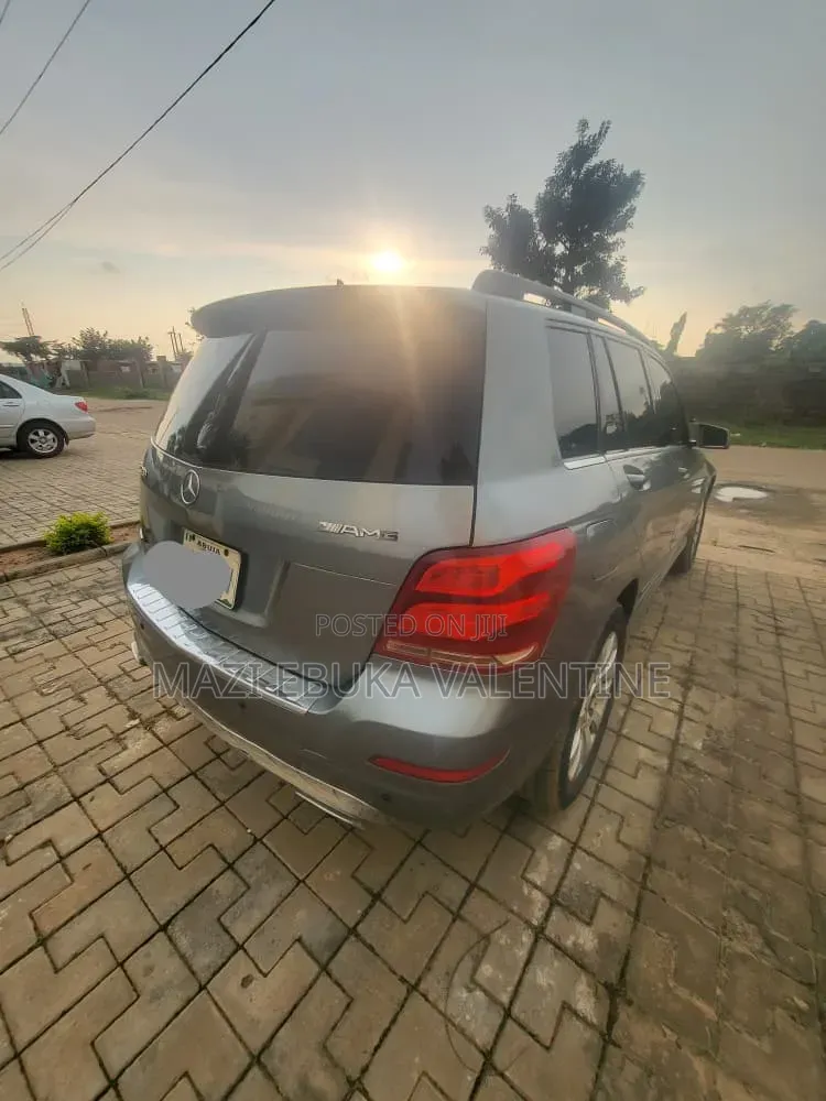 Mercedes-Benz GLK-Class 350 2010 Gold
