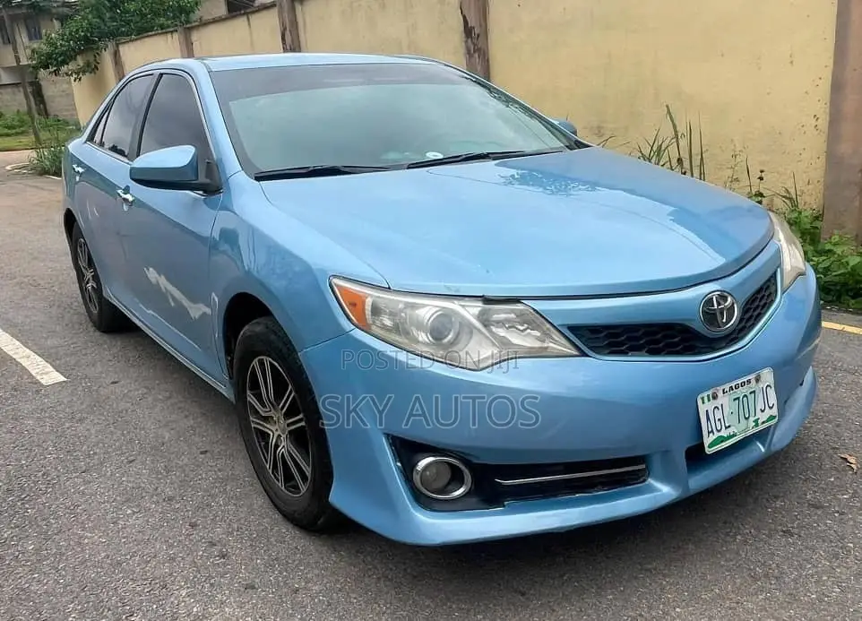 Toyota Camry LE 4dr Sedan (2.5L 4cyl 6A) 2013 Blue