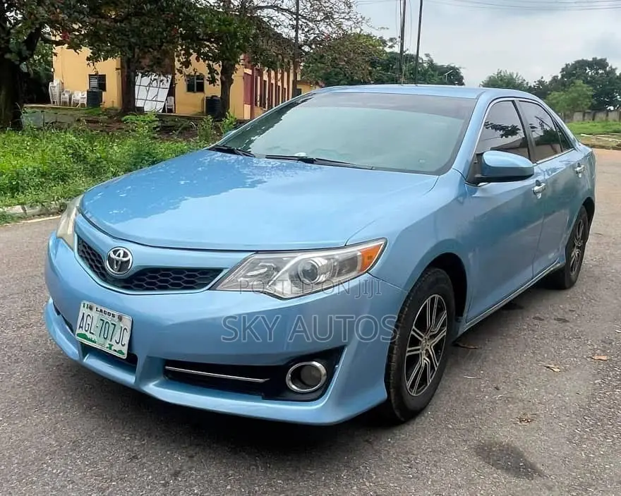 Toyota Camry LE 4dr Sedan (2.5L 4cyl 6A) 2013 Blue