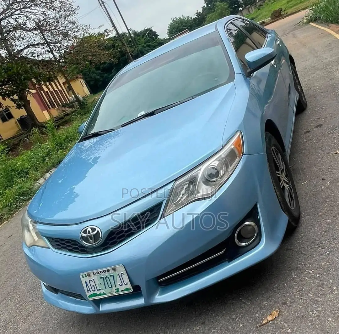 Toyota Camry LE 4dr Sedan (2.5L 4cyl 6A) 2013 Blue