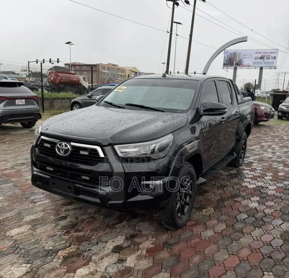Toyota Hilux 2022 Black