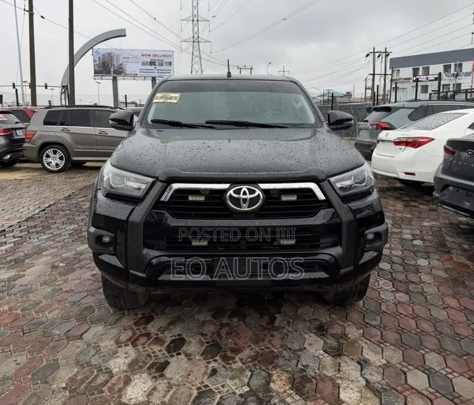 Toyota Hilux 2022 Black